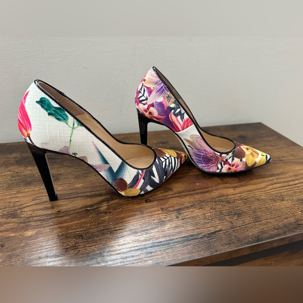 Never worn gorgeous Studio Pollini flower shoes size 36